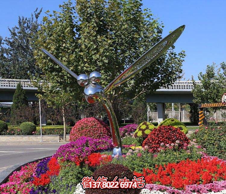大型不銹鋼蜻蜓雕塑，給城市花園添彩