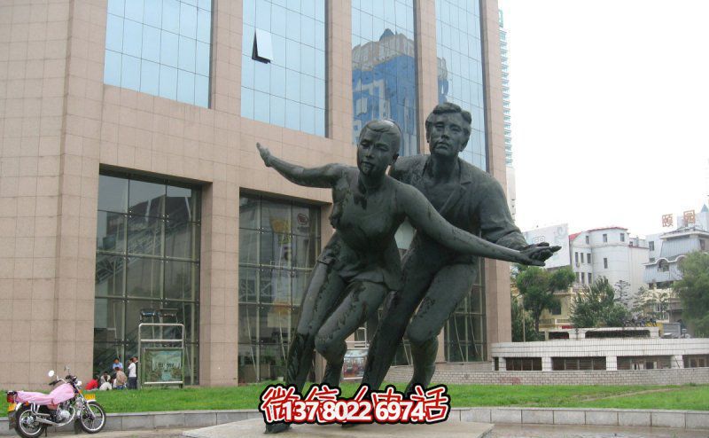 仿銅雕雙人滑冰玻璃鋼城市花園廣場(chǎng)人物裝飾