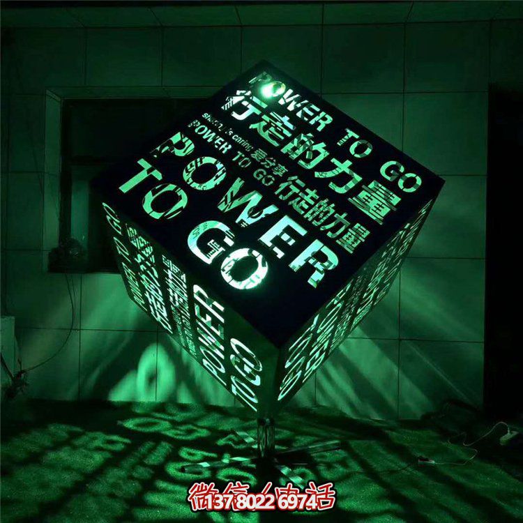 不銹鋼發(fā)光魔方雕塑，點(diǎn)亮售樓處廣場景觀裝飾