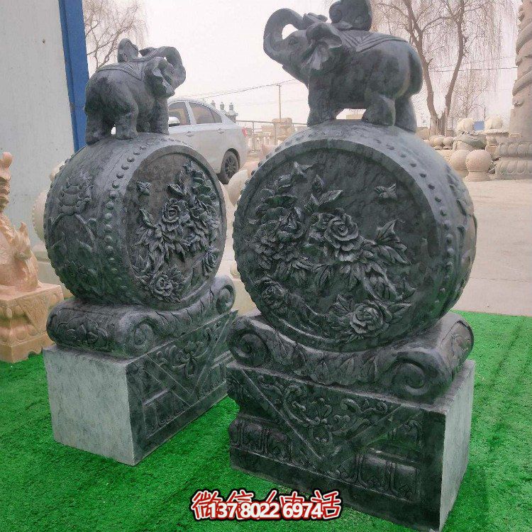 抱著鼓石雕塑，點(diǎn)綴青石庭院門口