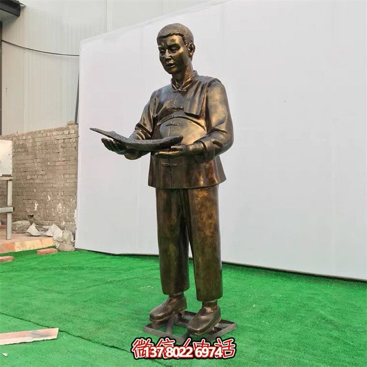 玻璃鋼仿銅人物景觀擺件，點(diǎn)綴公園美景