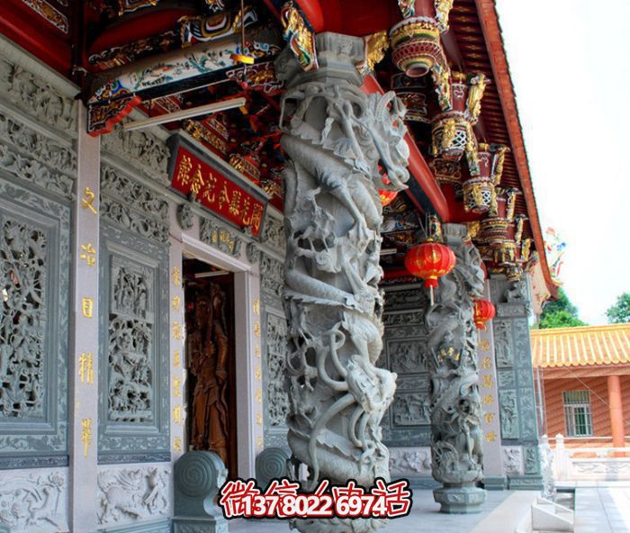 龍柱浮雕，裝飾寺廟門前景觀