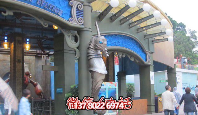 游樂場石柱上擺放的玻璃鋼創意海馬雕塑 游樂場石柱上擺放的玻璃鋼創意海馬雕塑