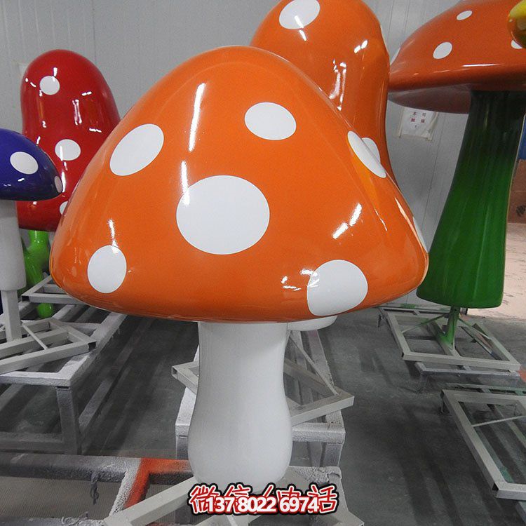 游樂(lè)園戶(hù)外擺放蘑菇造型卡通玻璃鋼動(dòng)物雕塑