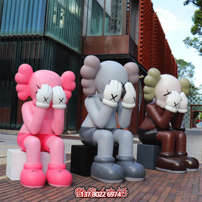 商業(yè)街?jǐn)[放坐姿網(wǎng)紅芝麻街卡通動漫雕塑