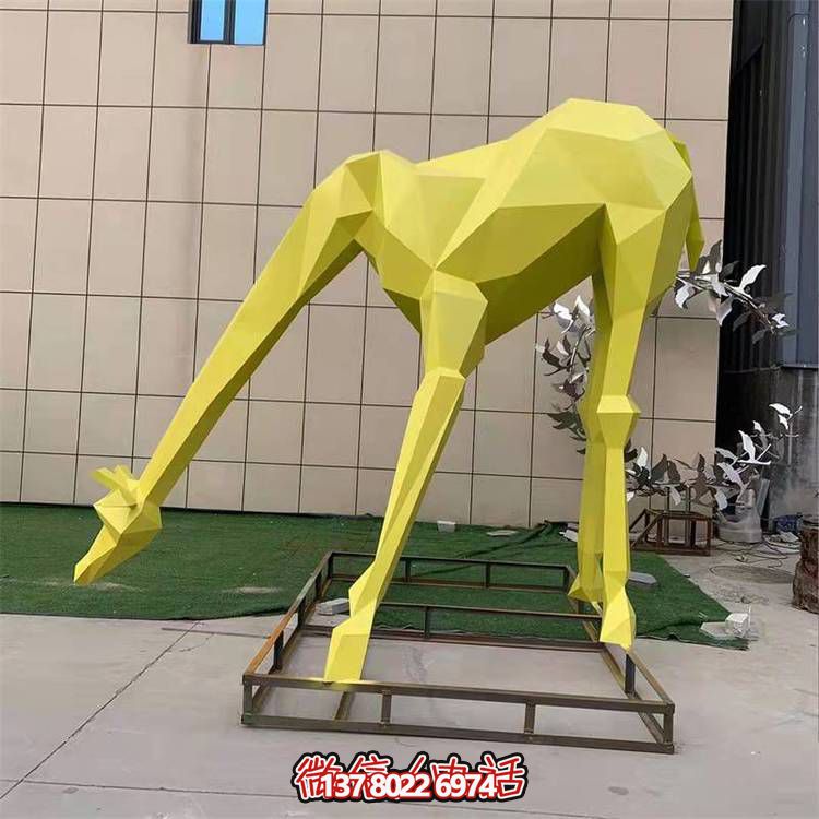 戶(hù)外草坪不銹鋼幾何黃色長(zhǎng)頸鹿雕塑