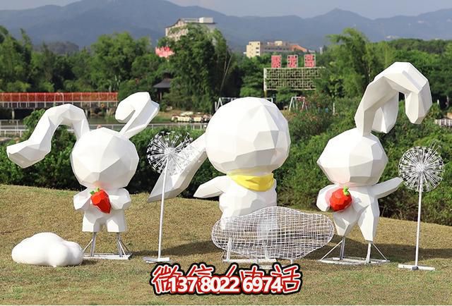 不銹鋼塊面雕塑——網(wǎng)紅雕塑，造型新穎，富有活力。